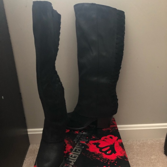 Fergalicious boots size 6.5 - Picture 2 of 3